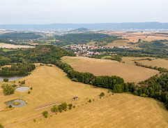 Obec mezi kopci