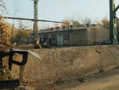 Za zídkou