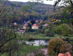 Obec za řekou