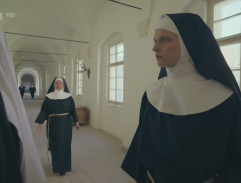 Před pokojem sestry Marie II