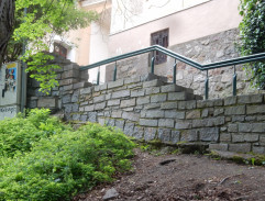 Na schodech