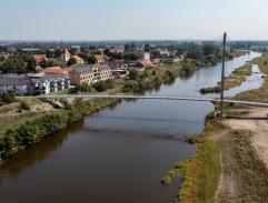 Lávka přes řeku