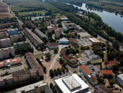 Město