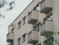 Dům s balkóny