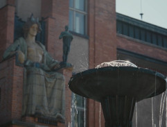 Fontána před muzeem