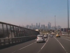 Příjezd do centra Melbourne