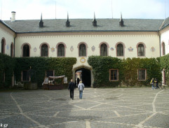 S03E04 Královniny diamanty