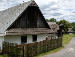 Drvoštěp přivádí delegaci domů