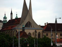 Pavel filmuje klášter na Slovanech