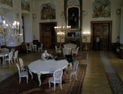 sála na zámku v Treskovicích