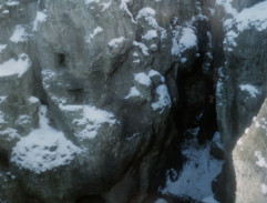 medzi skalami
