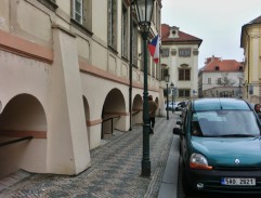 Místo, kde bylo zaparkováno auto pod plachtou, ze kterého omylem Otakar Brousek st. zastřelil Jaroslava Drbohlava
