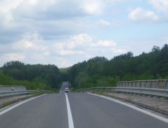 most nad diaľnicou