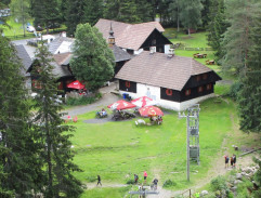 Bára utíká před vesničany