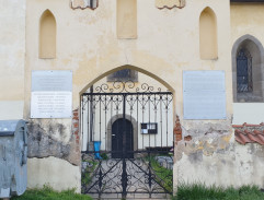 Brána kostela
