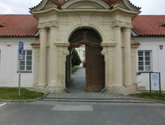 Brána