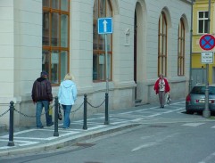 Před galerií