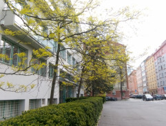 na balkóne