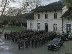 Němci před nádražím