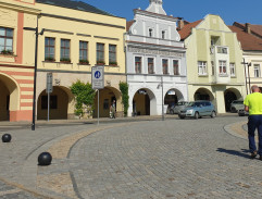 Město