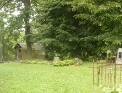 Na hřbitově