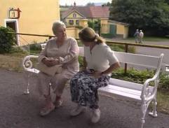 lavička v domove dôchodcov