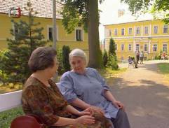 lavička v domove dôchodcov