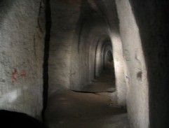 Štěpán bloudí podzemními chodbami