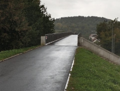 uzavretá lávka