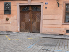 16. Dáma s erbem