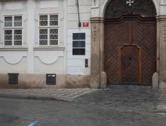 16. Dáma s erbem