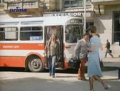 Autobus pred hotelom Excelsior