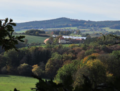 panoráma krajiny s veľkostatkom