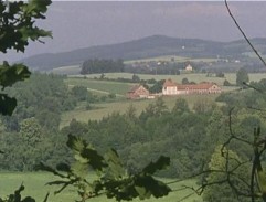 panoráma krajiny s veľkostatkom