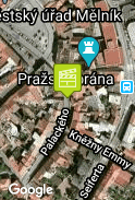 Před  vinárnou