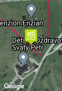 lyžiarky na svahu