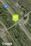 Luděk na tramvajové zastávce