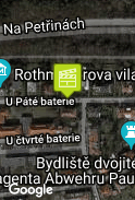 Před domem Hedviky Víchové