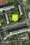 Fazekašovi pred domem s nábytkem