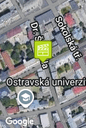 Na chodbě tělocvičny