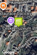 Sara jde uličkou nahoru