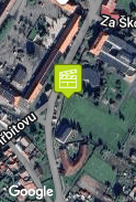 U školního plotu