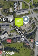Za keřem