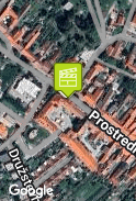 pred bránou Šalamonovho hostinca